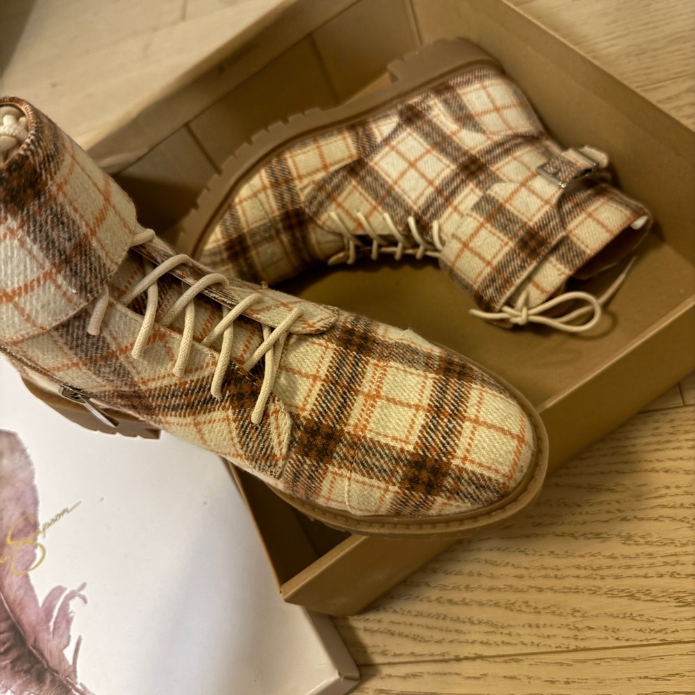 Size 8 Jessica Simpson Checked Pattern Boots - image 4